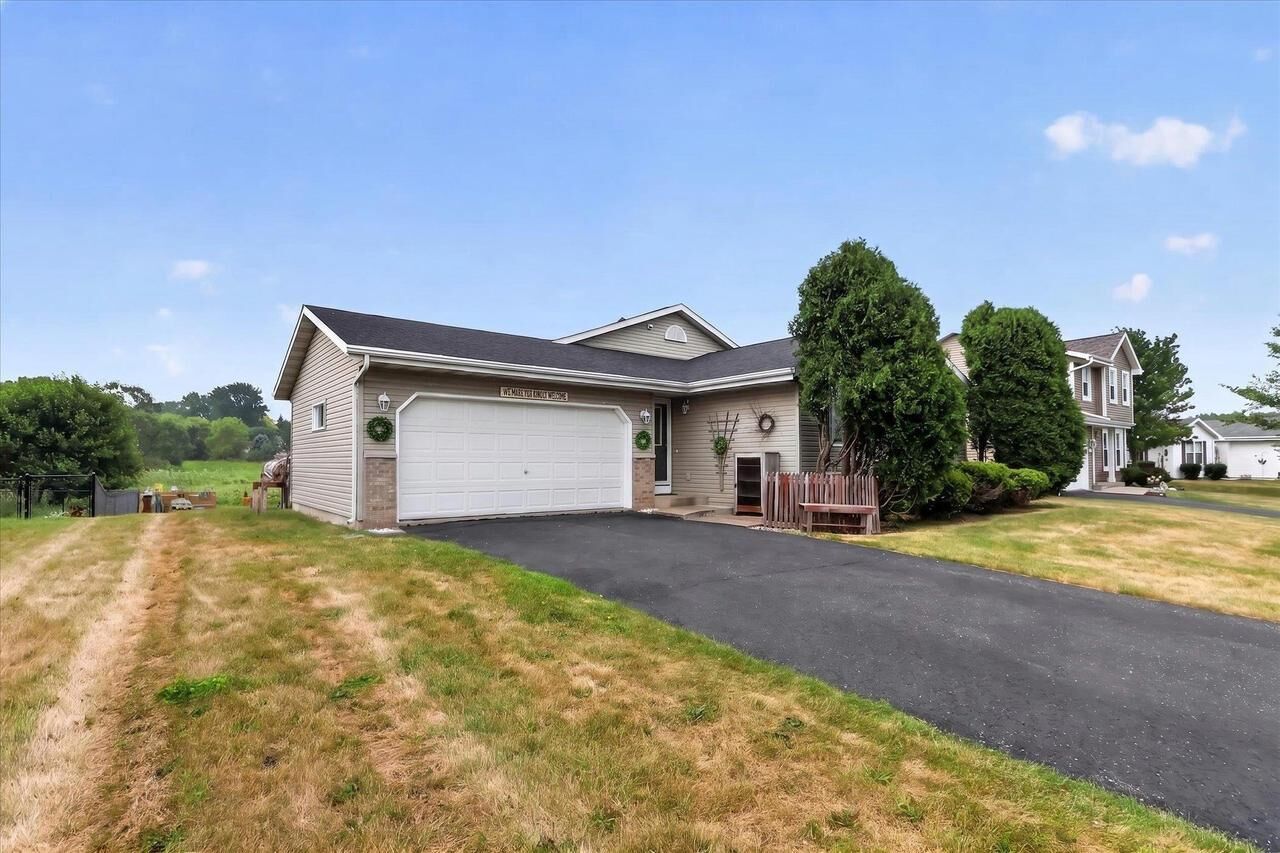 Property Photo:  2306 Pine View Lane  WI 53546 