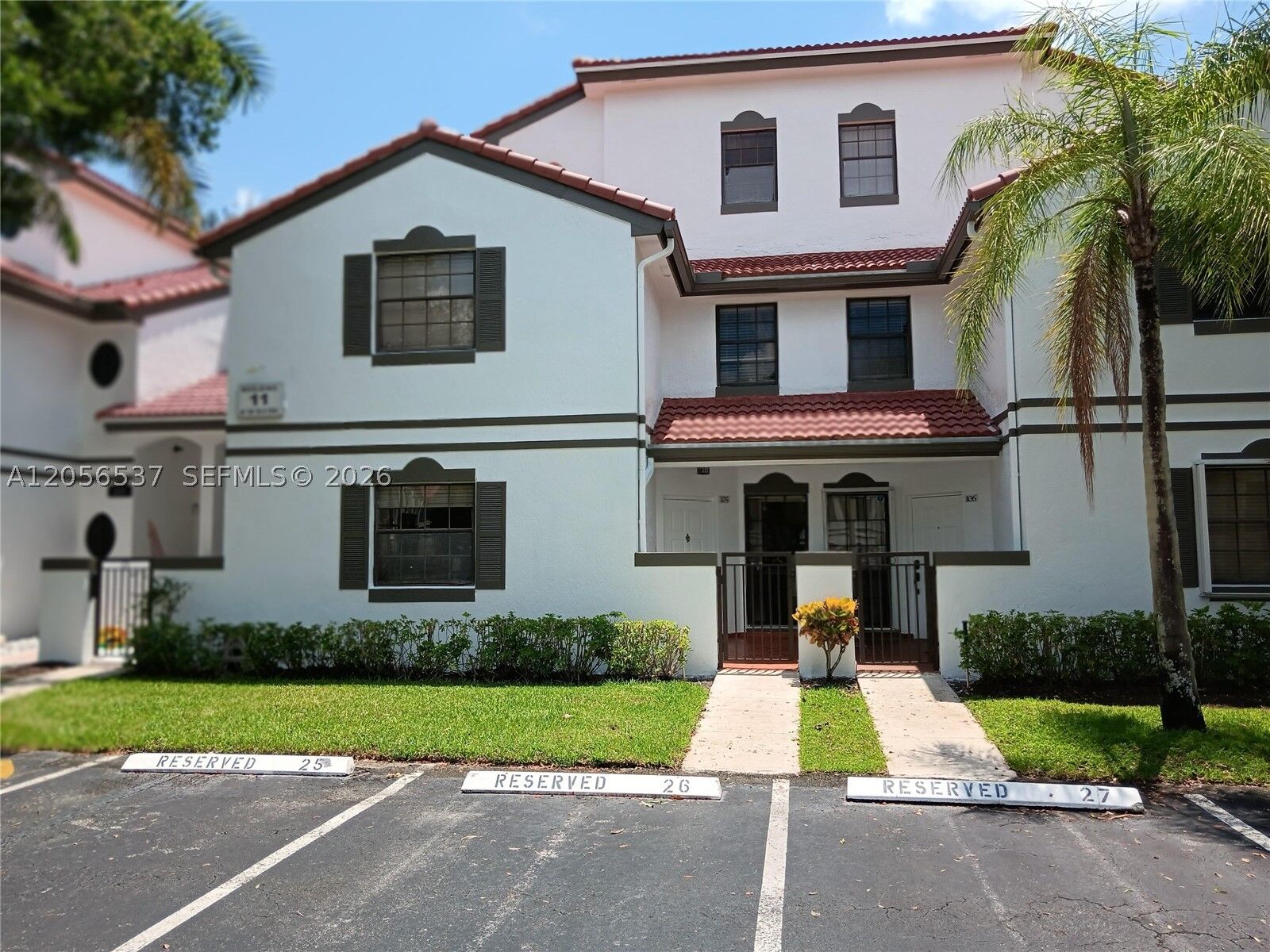 Property Photo:  401 SW 158th Ter 105  FL 33027 