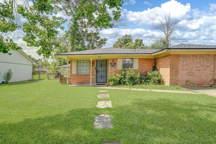 Property Photo: 9318 Linda Vista Road TX 77078-4024