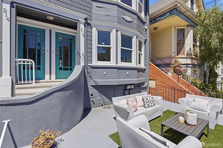 Property Photo: 212 Eureka Street CA 94114