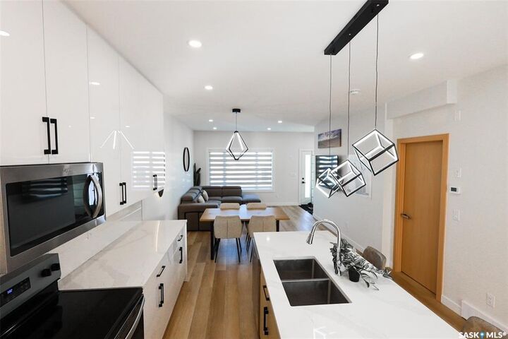 Property Photo:  1521 Richardson Road  SK S7M 0W9 
