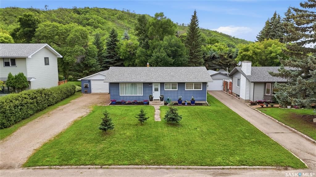 Property Photo: 450 Central Avenue S SK S0G 1S0