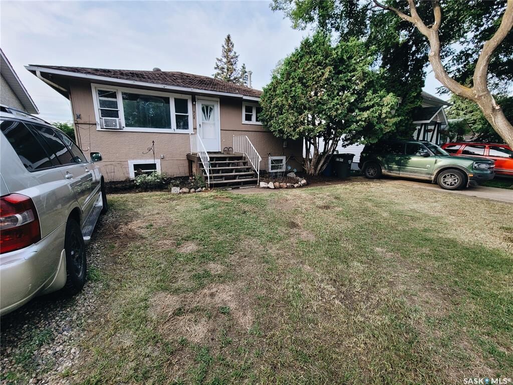 Property Photo: 428 20th Street E SK S6V 1L1