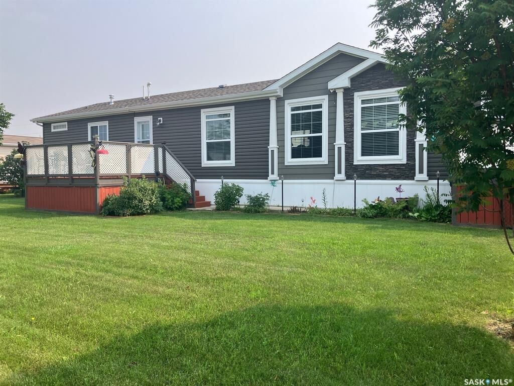 Property Photo: 1205 3rd Street W SK S0E 1E0