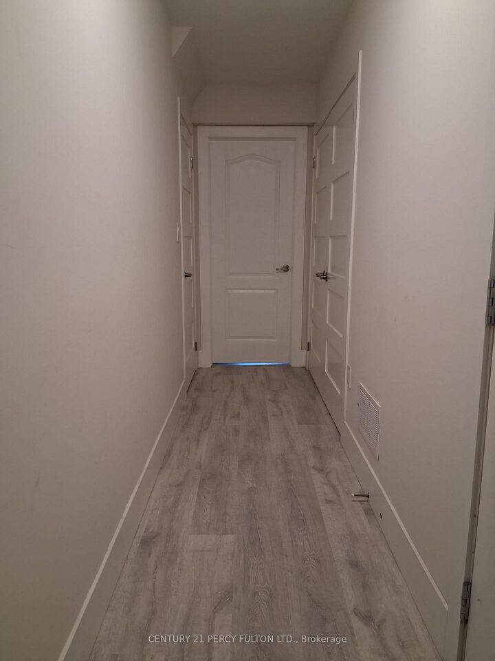 Photo de la propriété:  1 Sydney Circle  ON L4H 4R2 