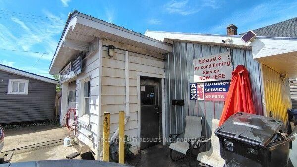 Property Photo:  225 Concession Street  ON K7K 2B6 