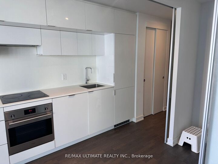 Property Photo:  185 Roehampton Avenue 1902  ON M4P 1R4 