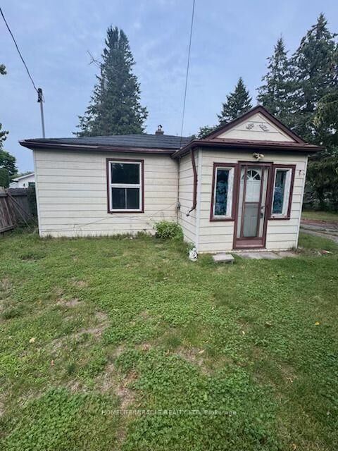 869 Townline Road N — photo 1