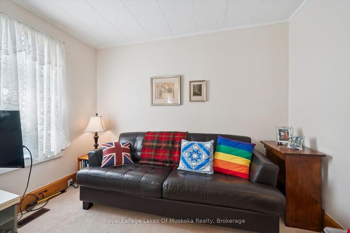 Property Photo:  190 Winewood Avenue W  ON P1P 1E6 