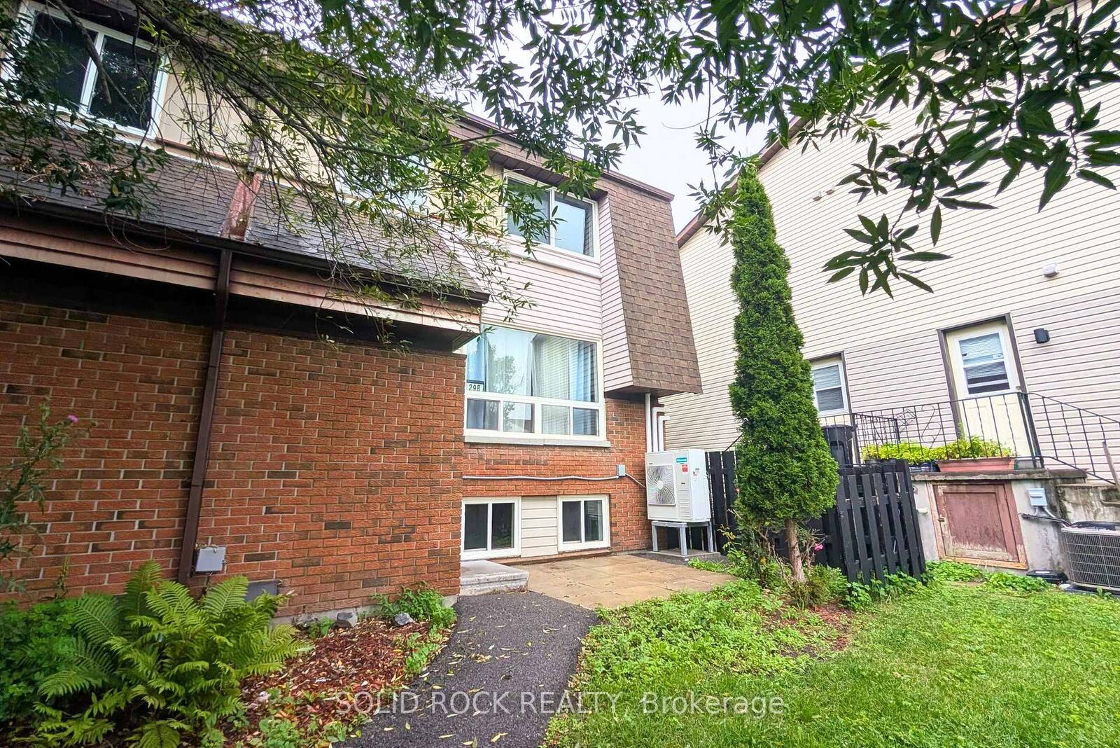 Property Photo: 29 Woodvale Green Drive B ON K2G 4H3