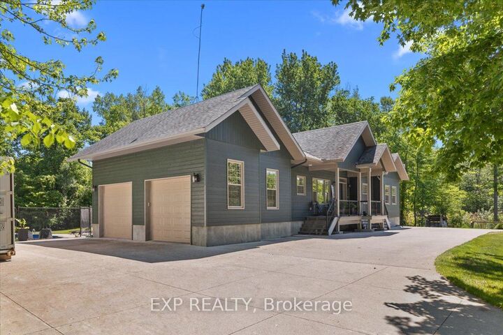 Property Photo: 72 Darcys Way ON K0G 1J0