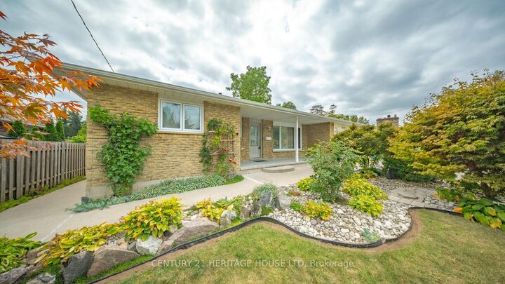 162 Victoria Street — photo 1