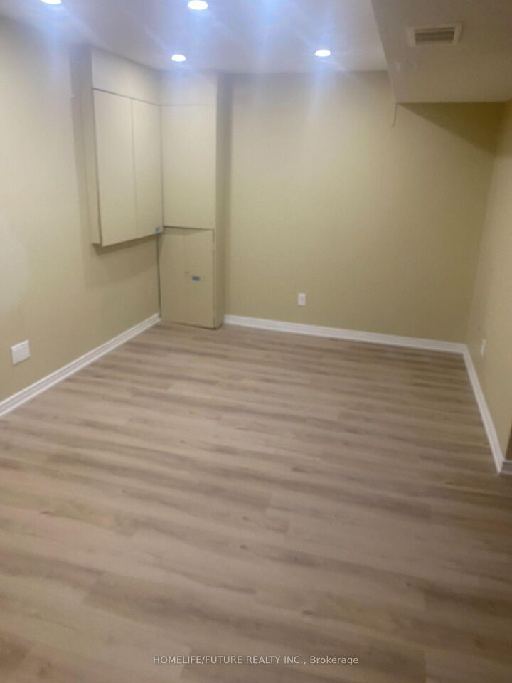 Property Photo: 22 Treeline Court Bsmt ON L3S 4M6