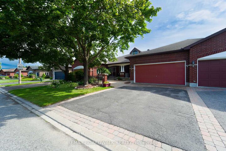 Property Photo: 3 Coulson Court ON K2K 2X8