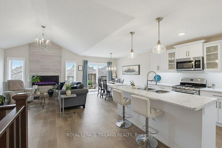 Property Photo: 226 Peach Tree Boulevard ON N5R 0H3