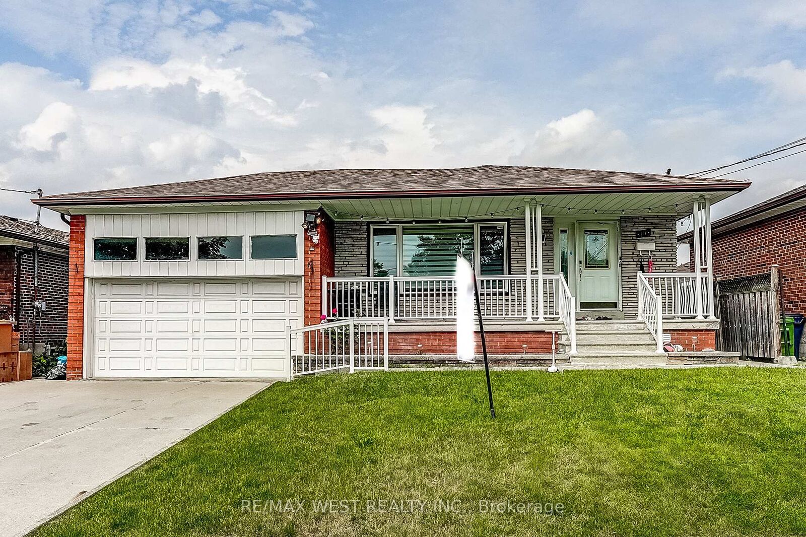 Property Photo:  19 Archway Crescent  ON M9M 1V5 