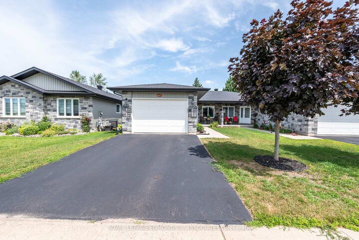 Property Photo:  375 Patricia Avenue  ON K8A 0E6 