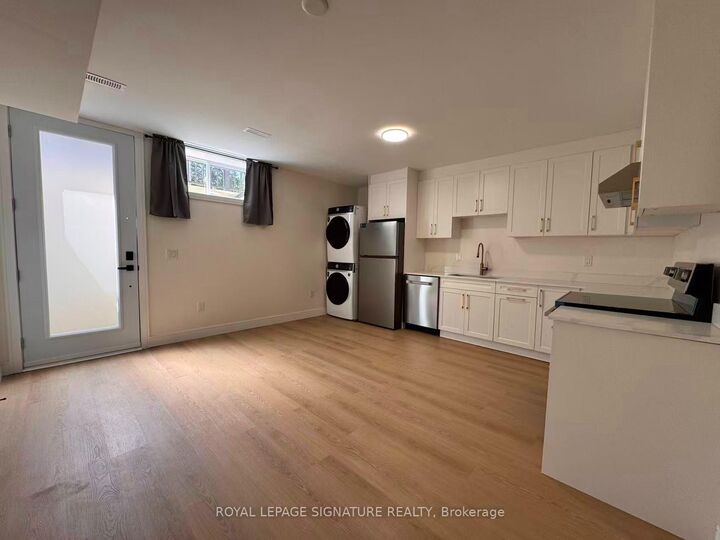 Property Photo: 53 Bishop Avenue 1B ON M2M 1Z4