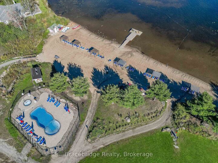 Photo de la propriété:  1869 Muskoka Rd 118 Highway W L209-C1  ON P1L 1W8 