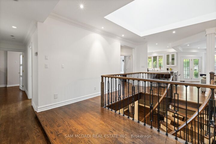 Property Photo: 1195 Crestdale Road ON L5H 1X6