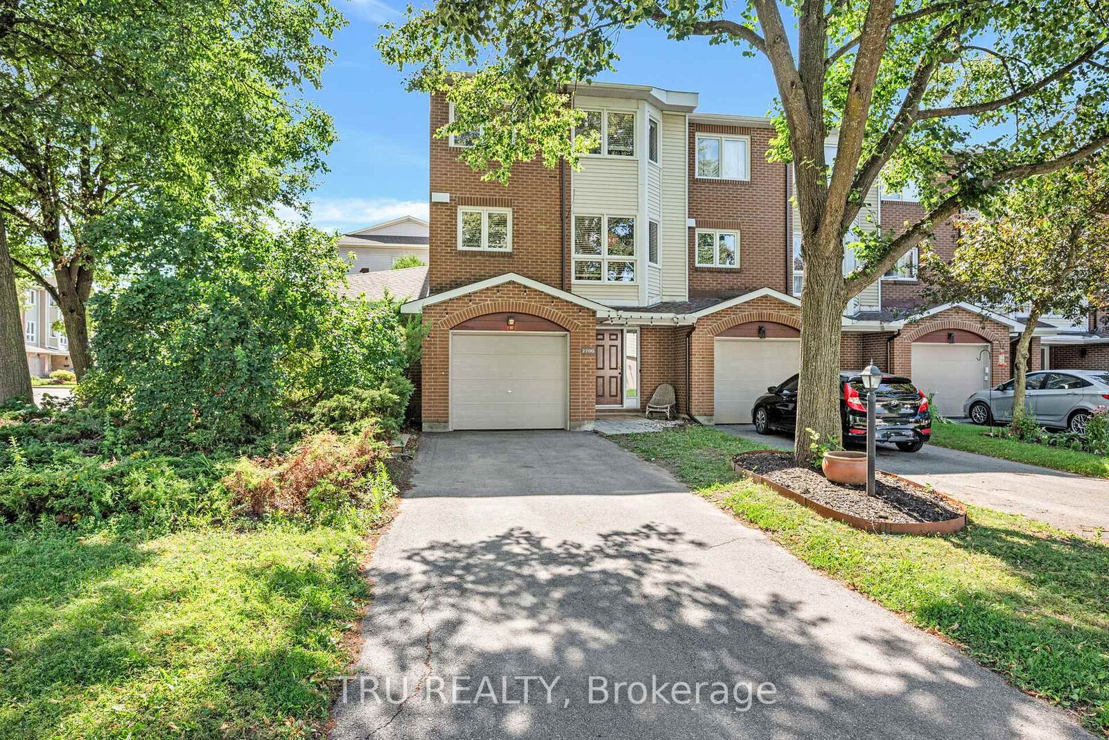 Property Photo:  270 Dalehurst Drive G  ON K2G 4M8 
