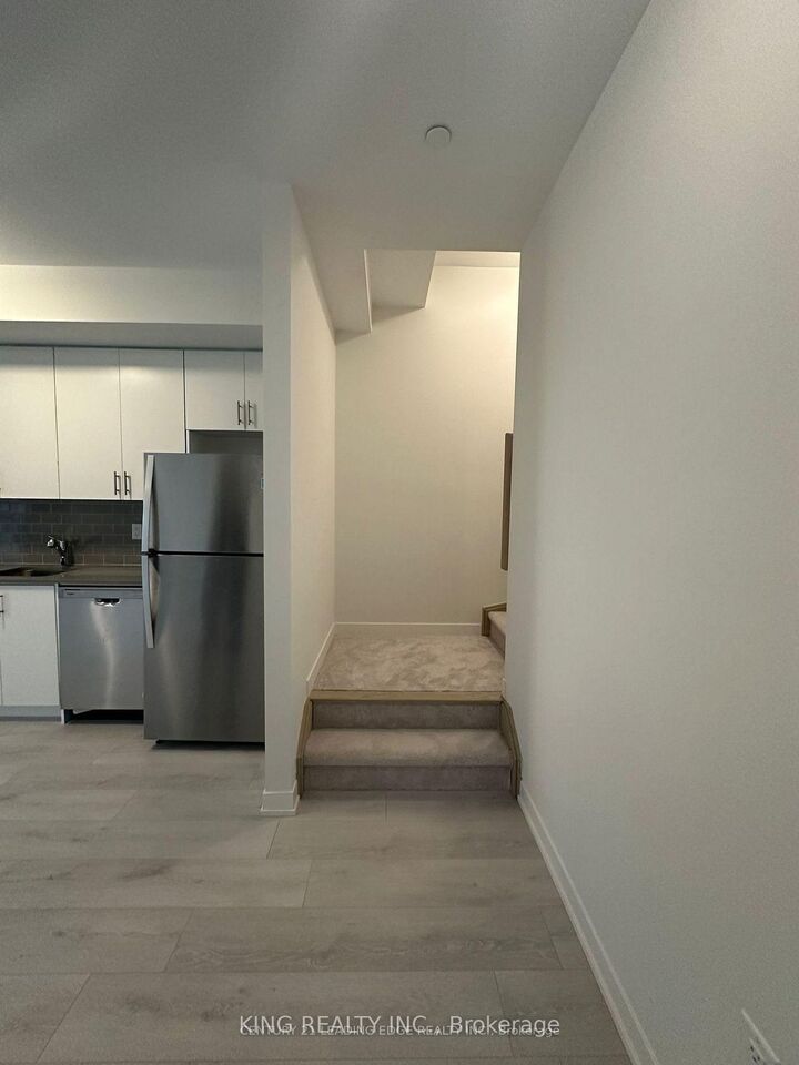 Property Photo: 3409 Ridgeway Drive 32 ON L5L 0B9