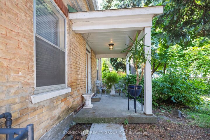 2321 Major Mackenzie Drive W — photo 1