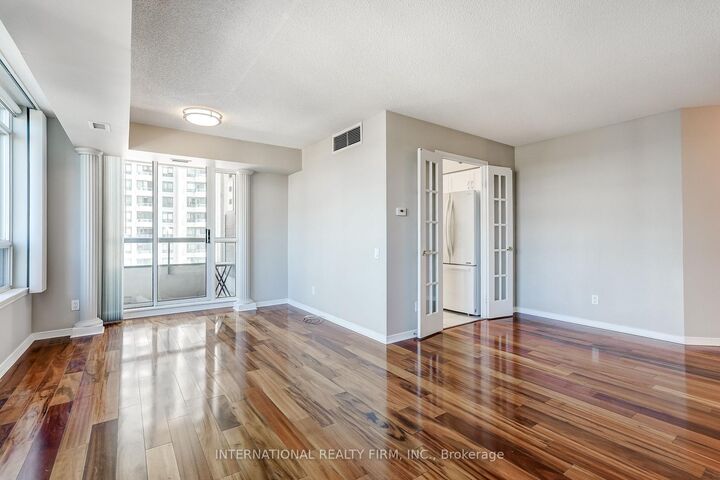 Property Photo: 8 Hillcrest Avenue 906 ON M2N 6Y6