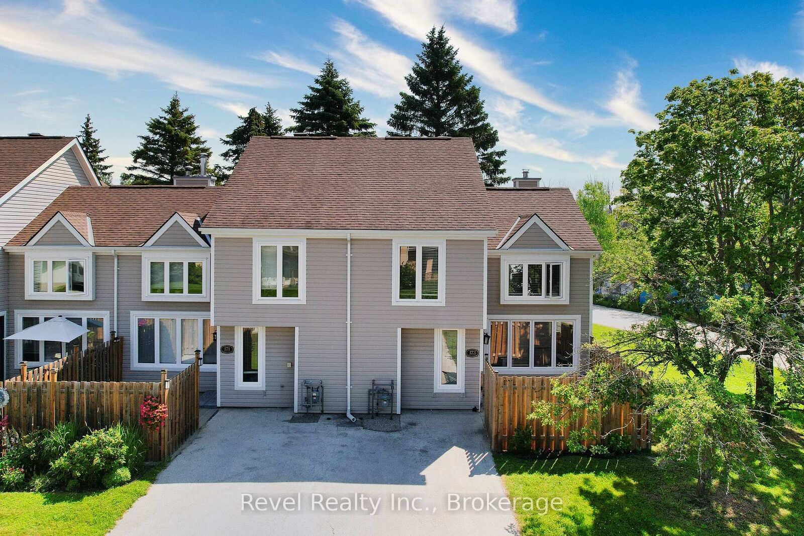 Property Photo: 173 Vacation Inn Drive ON L9Y 5G4