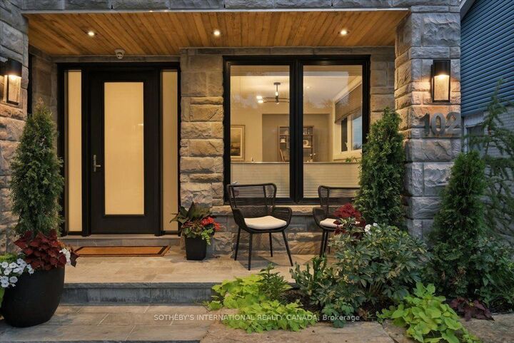 Property Photo: 102 Cumberland Drive ON L5G 3M8