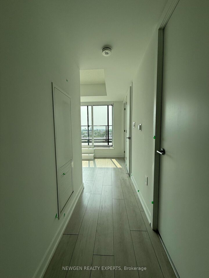 Property Photo: 556 Marlee Avenue 912 ON M6B 0B1