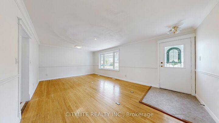 Property Photo:  516 Monteith Avenue  ON L1J 1C9 