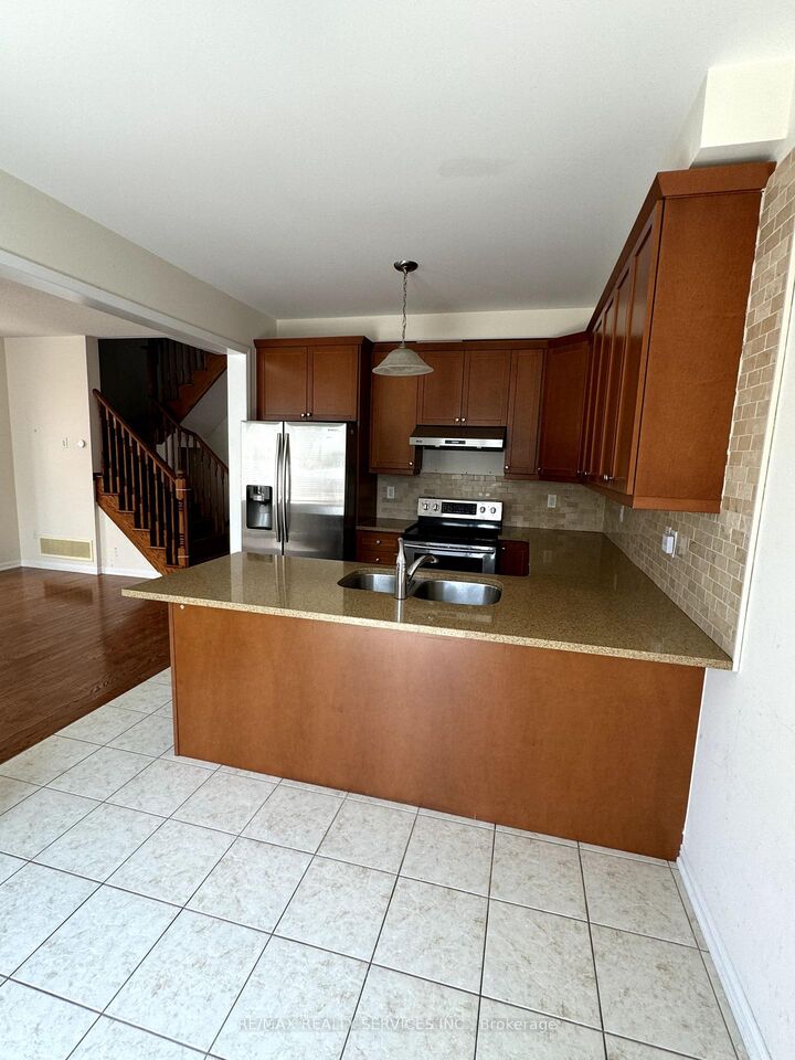 Property Photo:  30 Arkwright Drive  ON L7A 0V2 