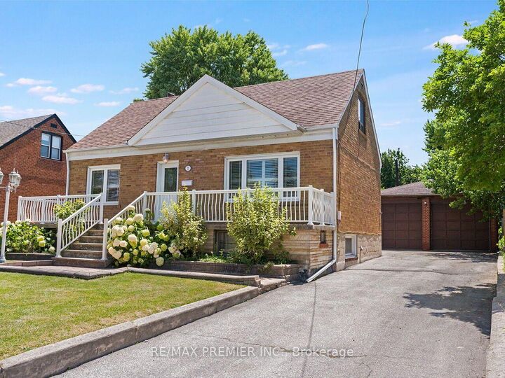 Property Photo: 7 Mayall Avenue ON M3L 1E3