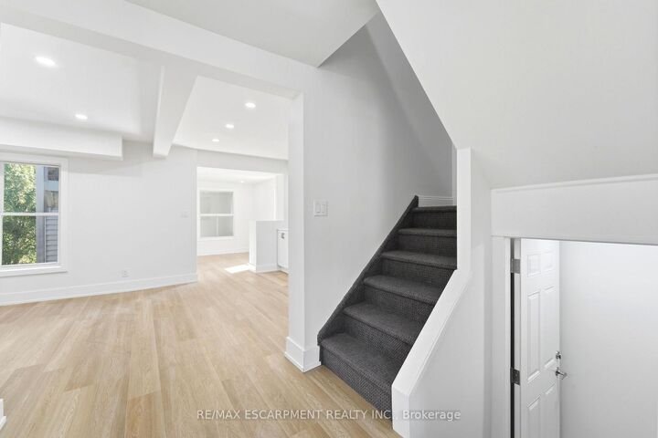968 Main Street E — photo 1