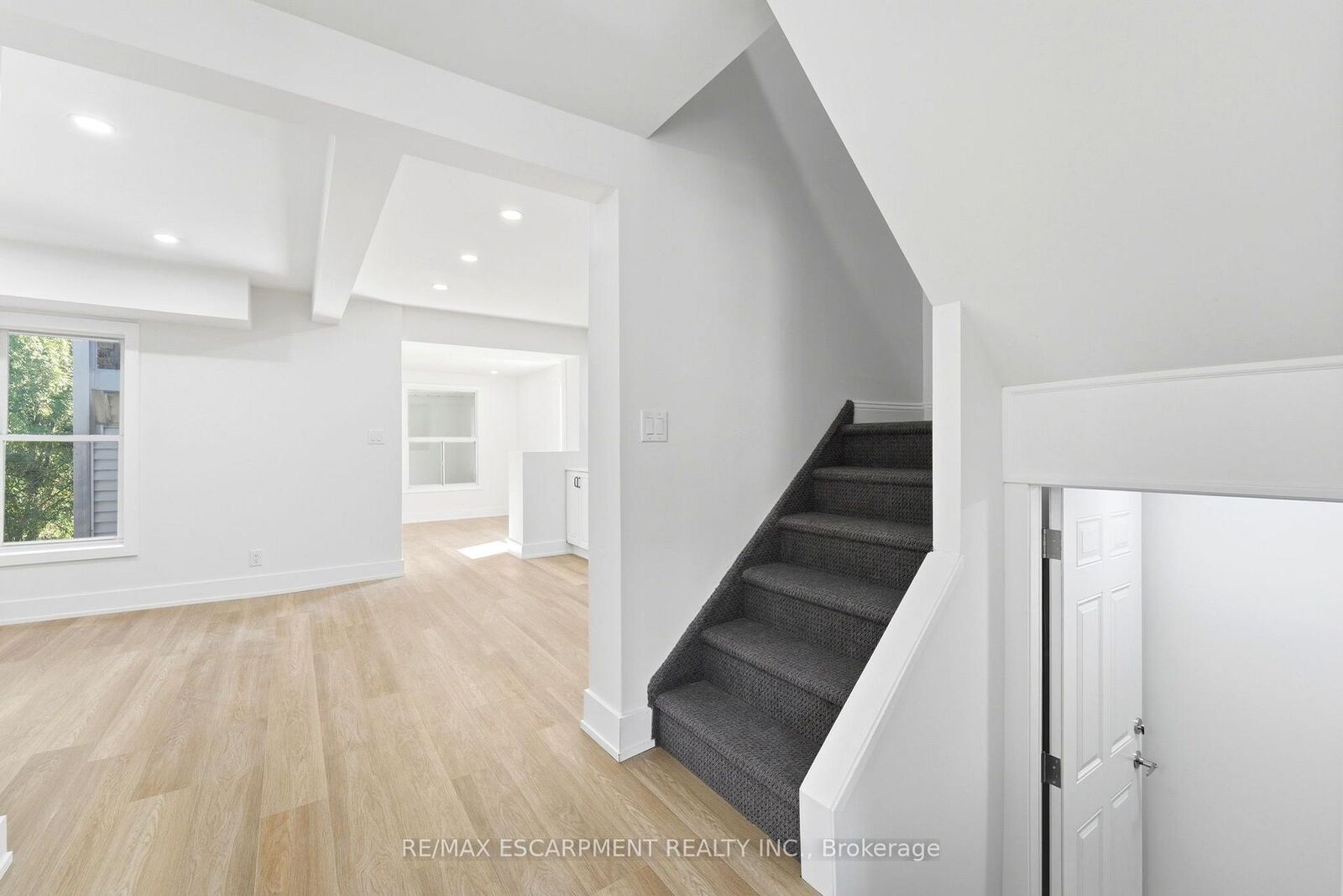 Property Photo: 968 Main Street E ON L8M 1M8