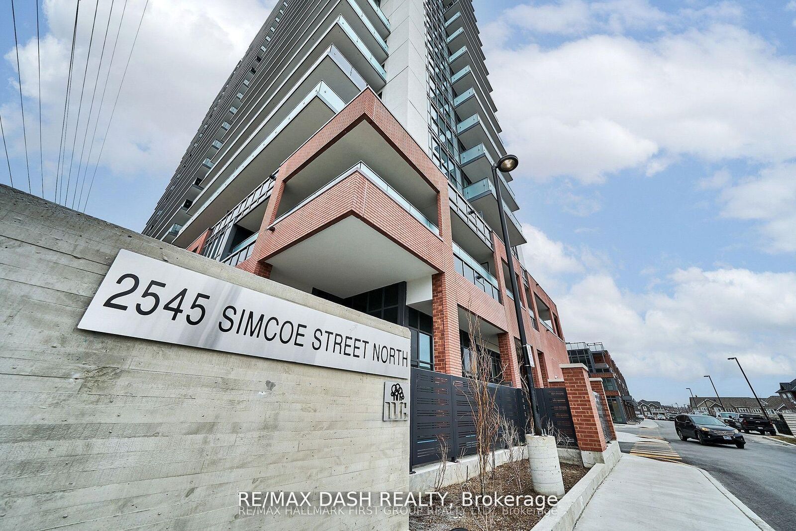 Property Photo:  2545 Simcoe Street N 1642  ON L1L 0W3 