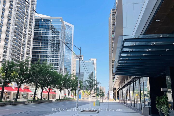 Property Photo: 4955 Yonge Street 1609 ON M2N 0L8