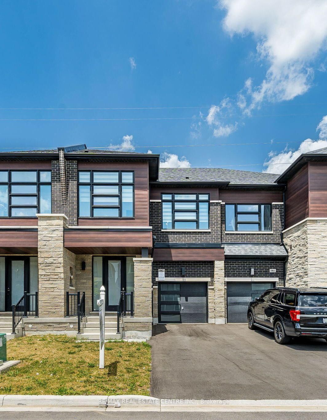 Property Photo: 1062 Skyridge Boulevard ON L1X 0G5