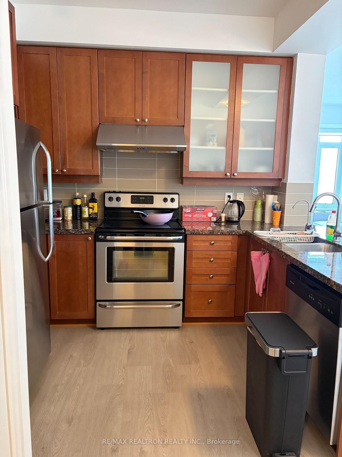 Property Photo: 131 Upper Duke Crescent E 702 ON L6G 0C9