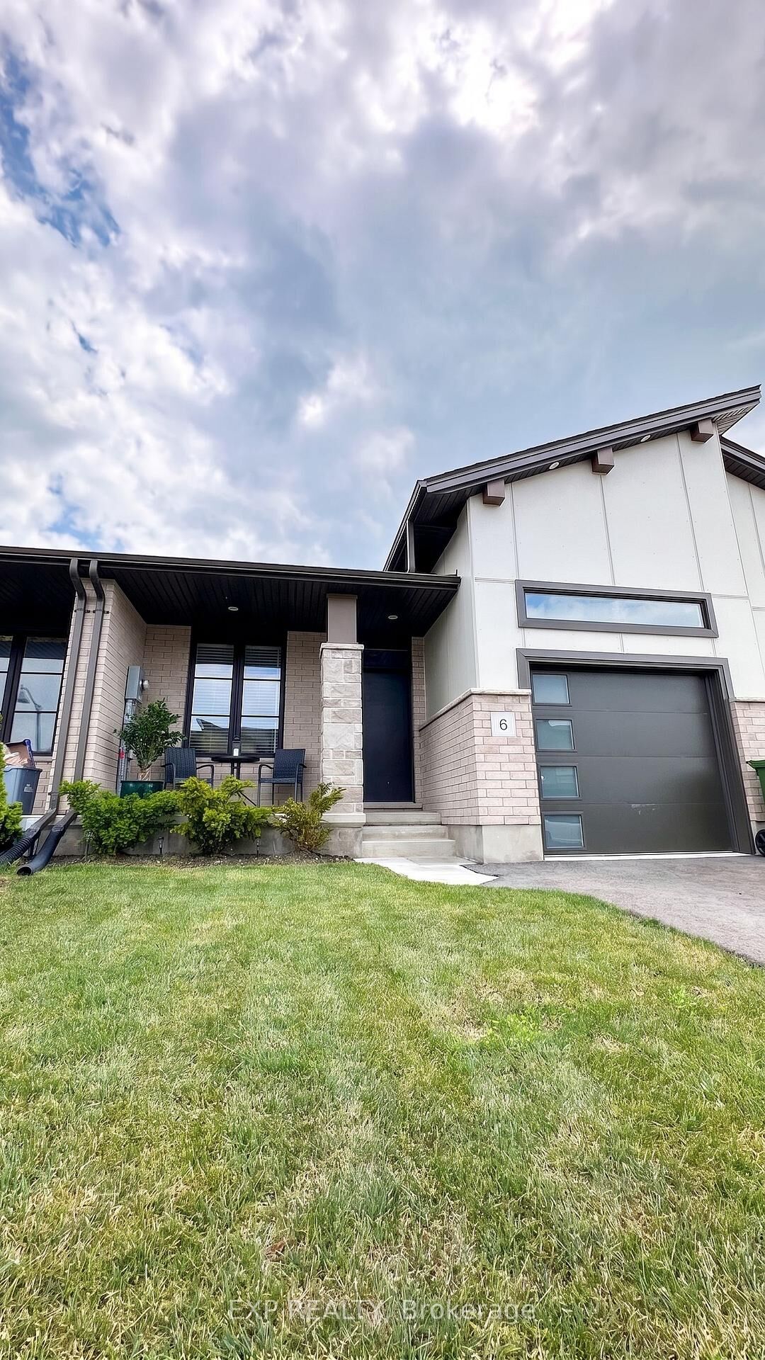 Property Photo: 6 Evylean Court ON N5R 0P6