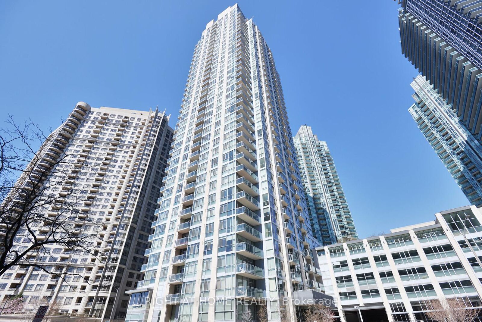 Property Photo: 225 Webb Drive 3009 ON L5B 3Y5