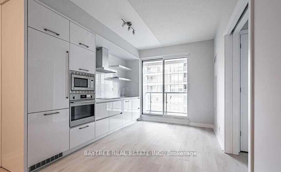 Property Photo: 2221 Yonge Street 506 ON M4S 2B4