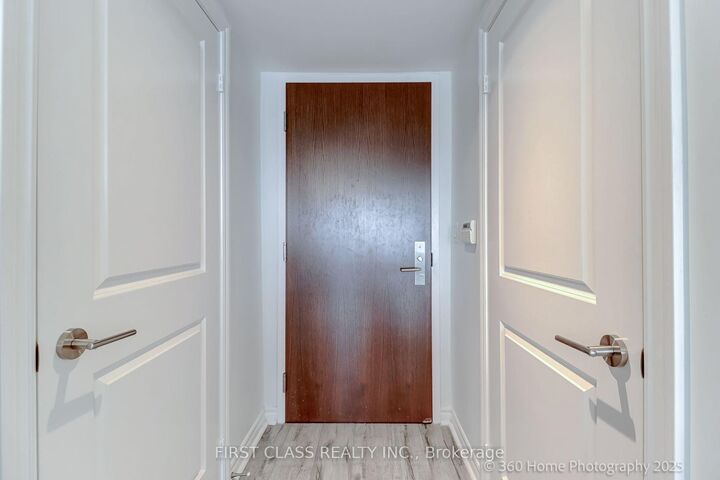 Property Photo: 386 Yonge Street 2513 ON M5B 0A5