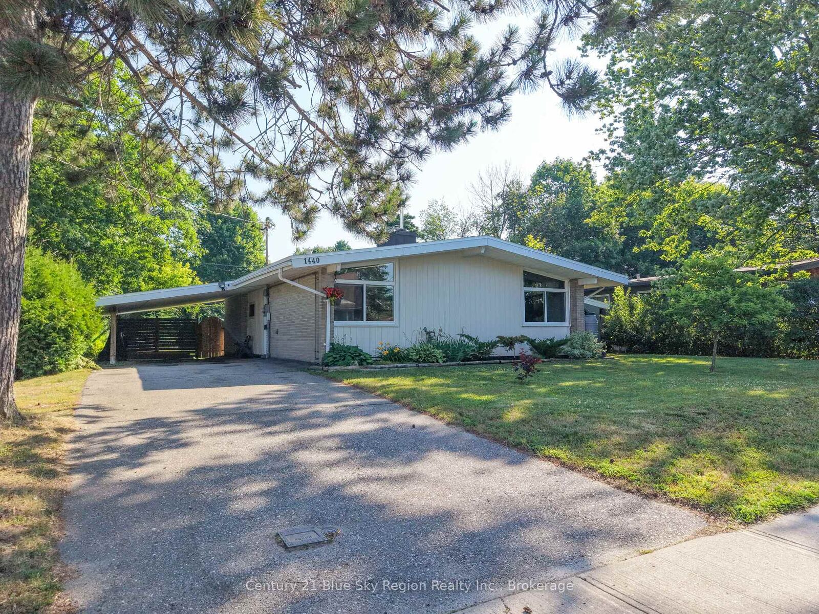 Photo de la propriété:  1440 Jane Street  ON P1B 3J6 