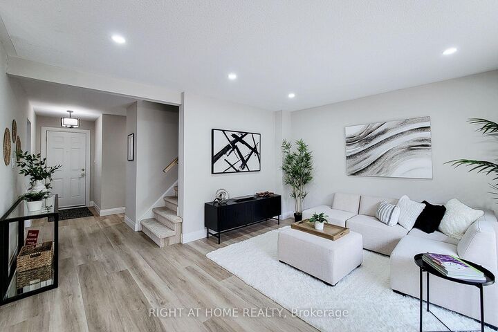 Property Photo: 3574 Autumnleaf Crescent ON L5L 1K5