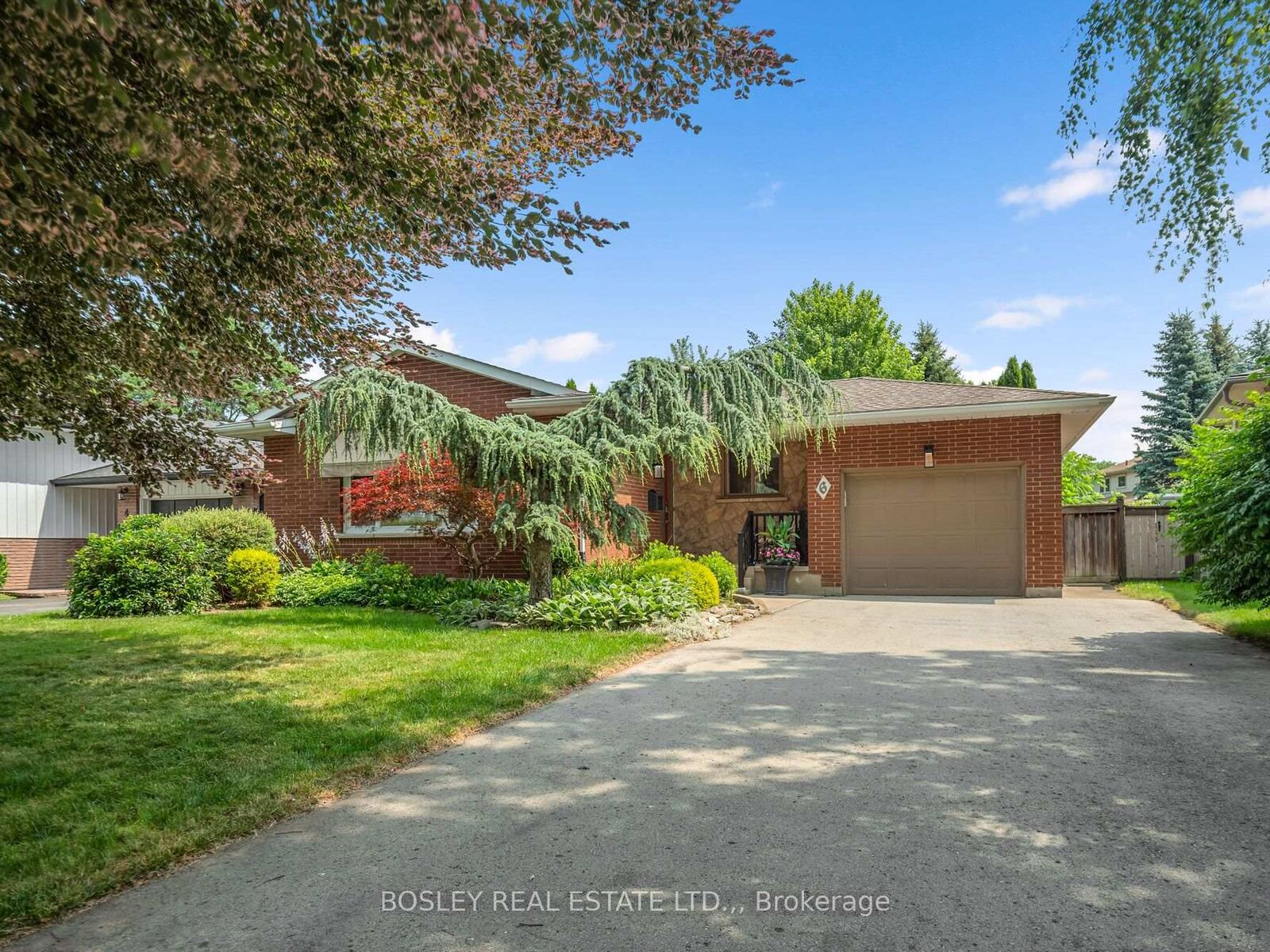 Property Photo: 6 Samuel Court ON L2M 6M2