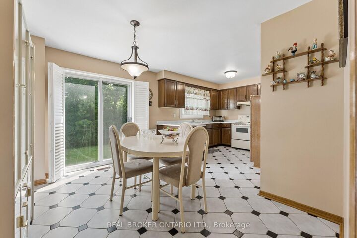 Property Photo: 102 Coronation Circle ON L6Z 4A7