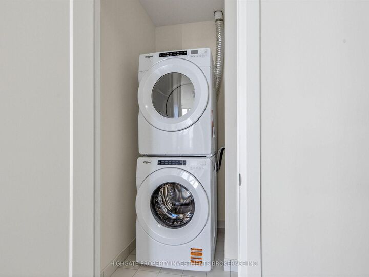 Property Photo:  27 Korda Gate Ph 107  ON L4K 0P6 