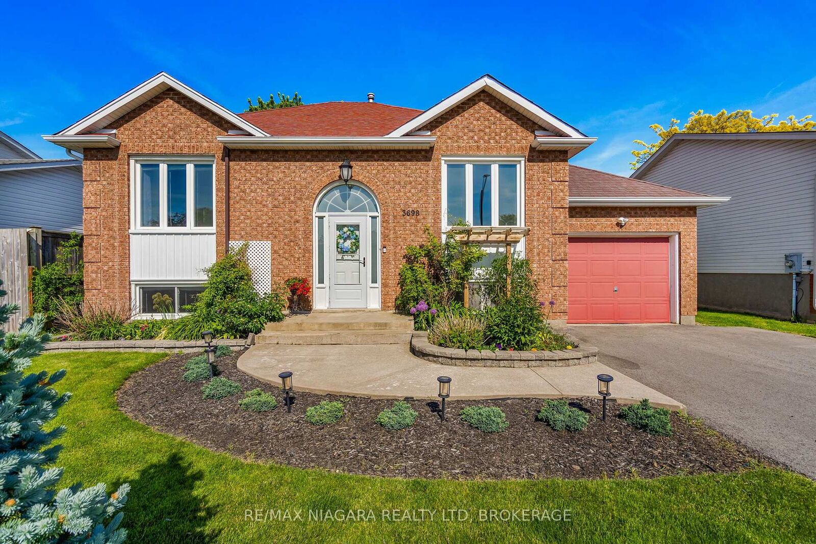 Property Photo: 3698 Sussex Lane ON L0S 1S0
